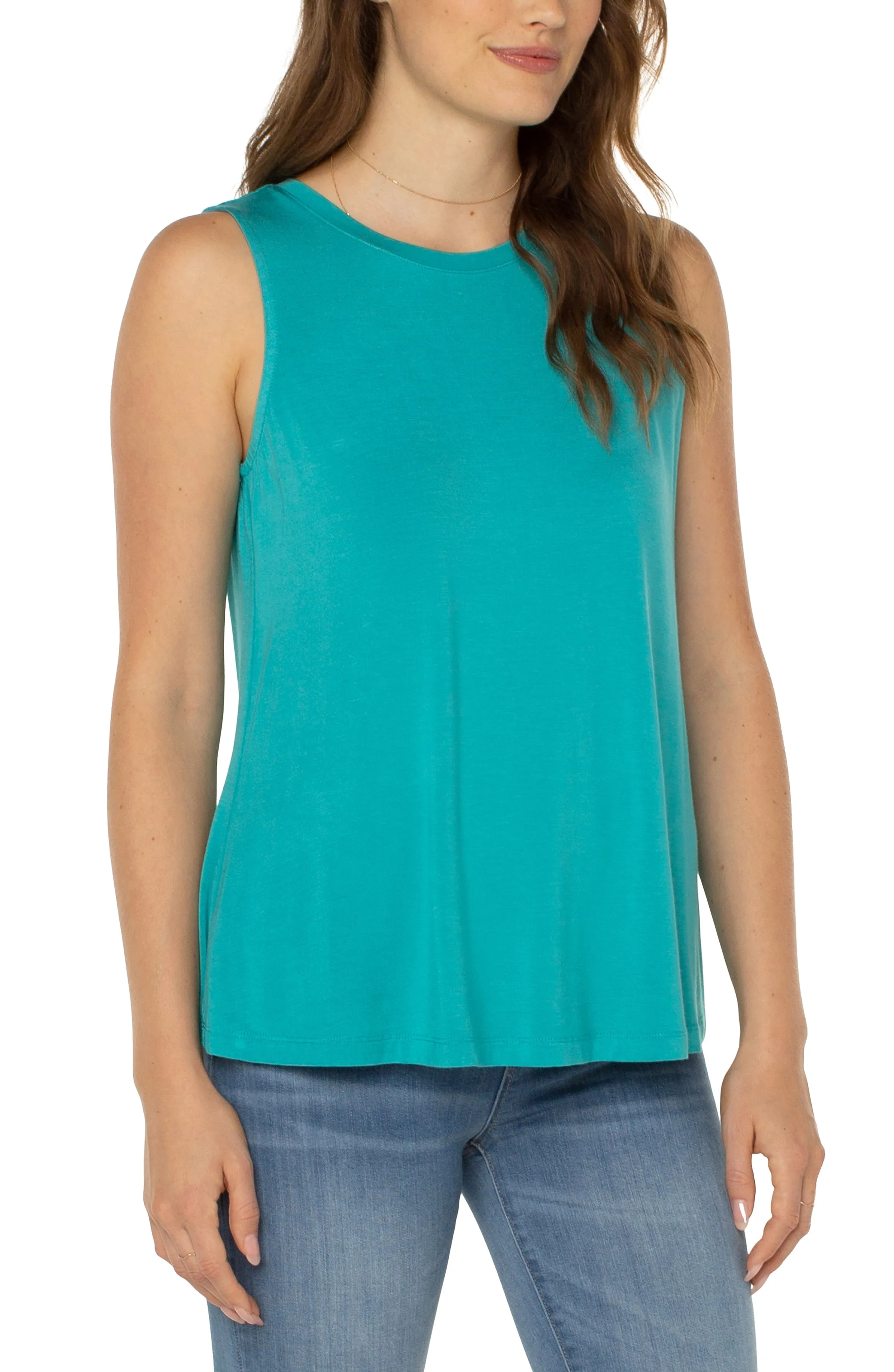 PETITE SLEEVELESS SCOOP NECK TANK